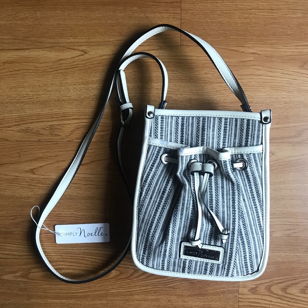 ✴️✴️SALE✴️✴️NEW! Simply Noelle Cream/Black Striped Crossbody Bag